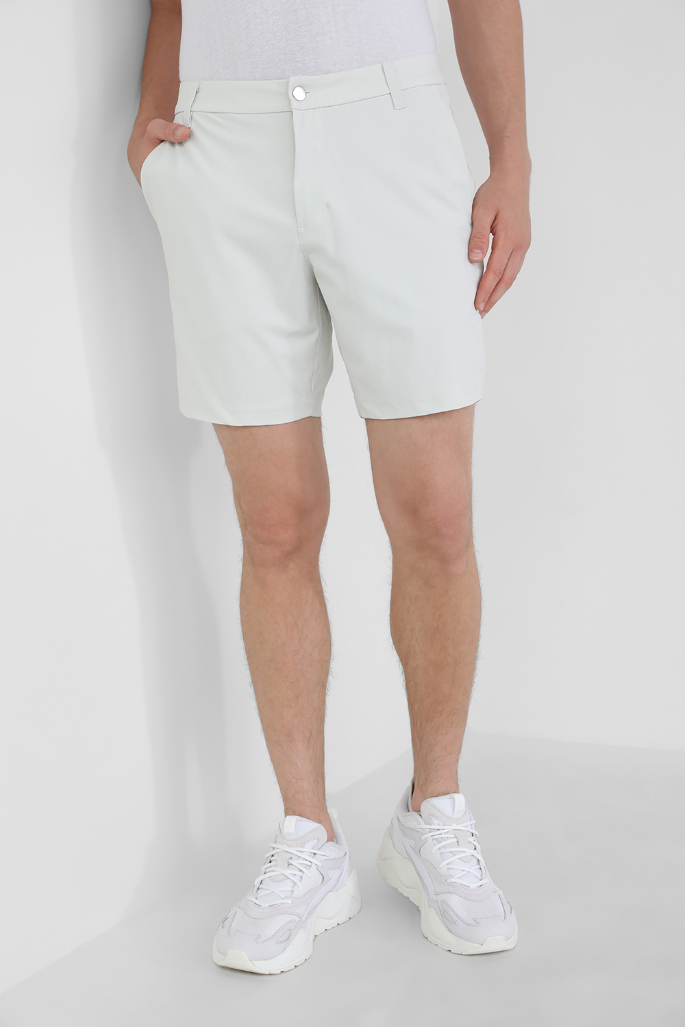 תמונת דוגמן קידמית של Commission Short Classic 7