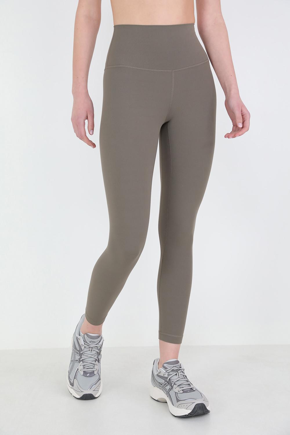 תמונת דוגמן קידמית של Align HR Crop 23 LULULEMON