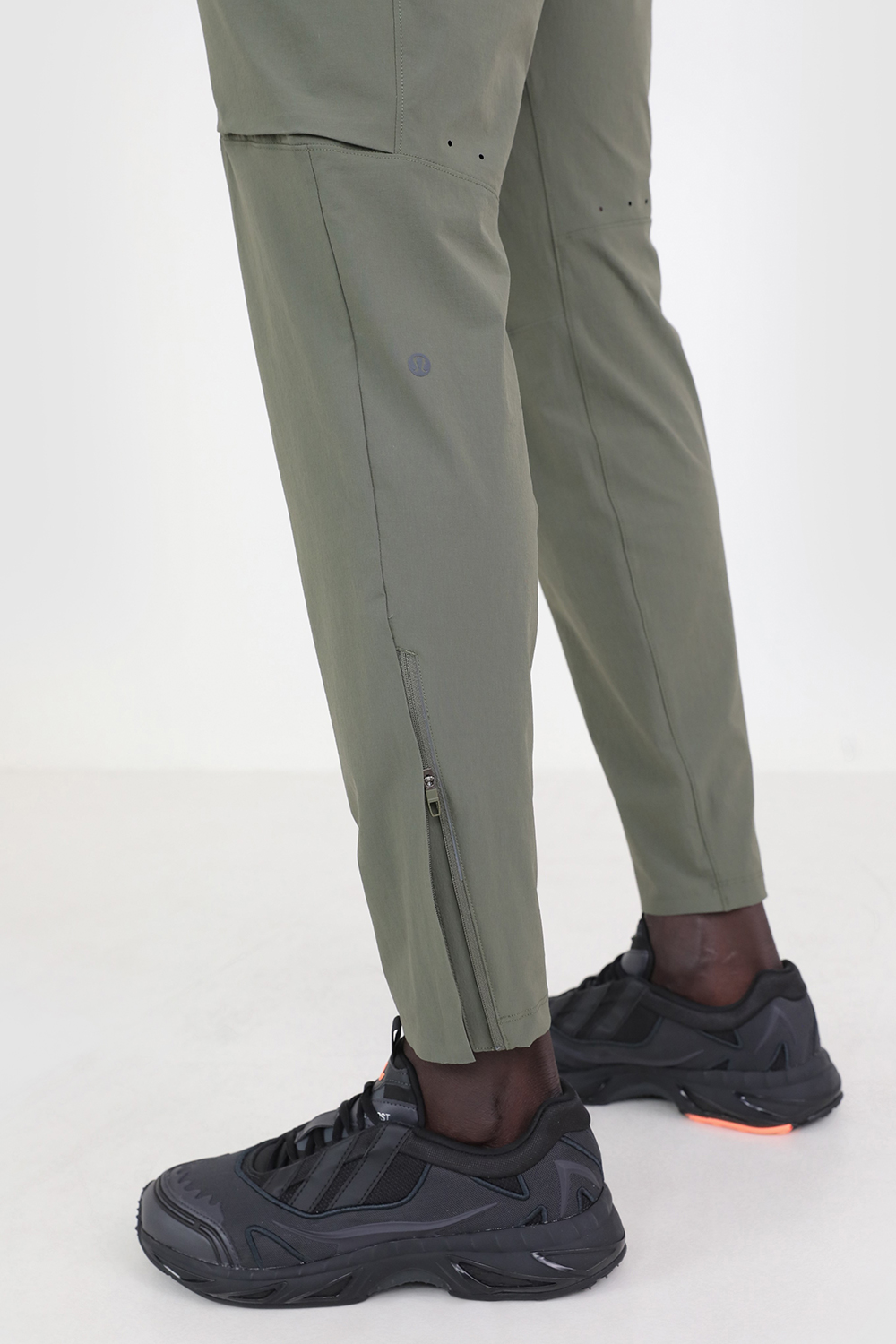 תמונת תקריב דוגמן של Cargo Training Pant LULULEMON