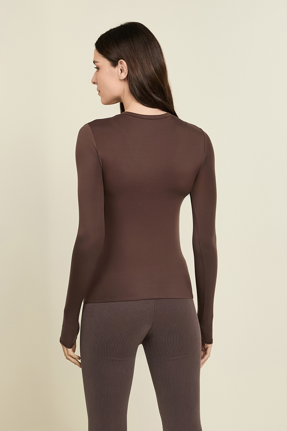 תמונת דוגמן אחורית של Nulu Crewneck Long Sleeve LULULEMON