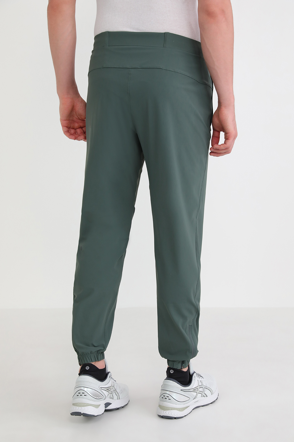 תמונת דוגמן אחורית של Surge Jogger