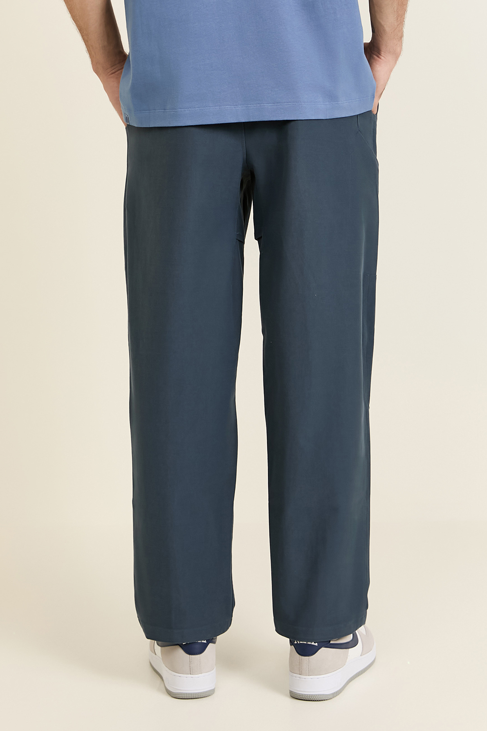 תמונת דוגמן אחורית של Utilitech™ Carpenter Pant LULULEMON