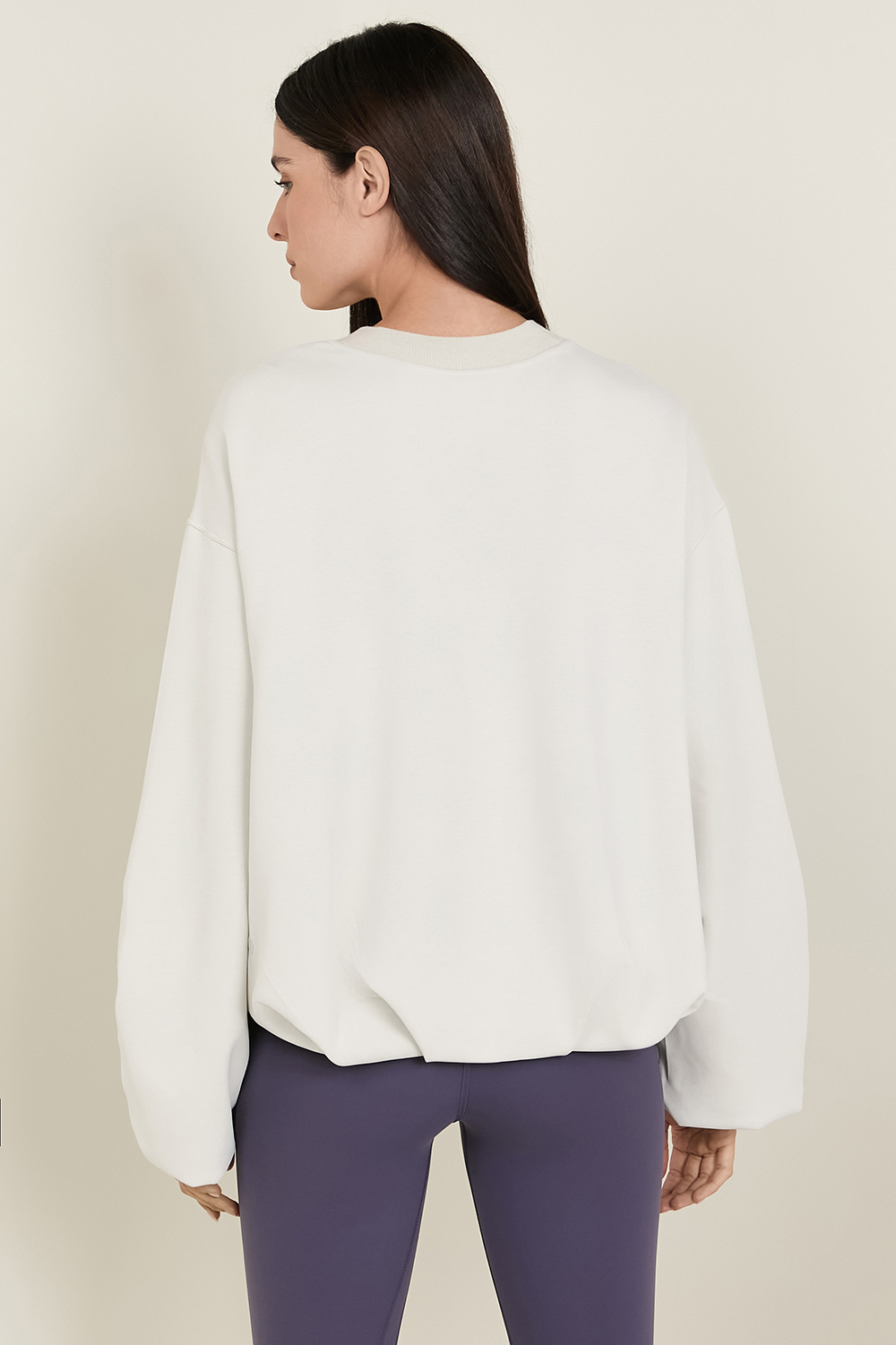 תמונת דוגמן אחורית של Softstreme™ Voluminous-Sleeve Pullover LULULEMON