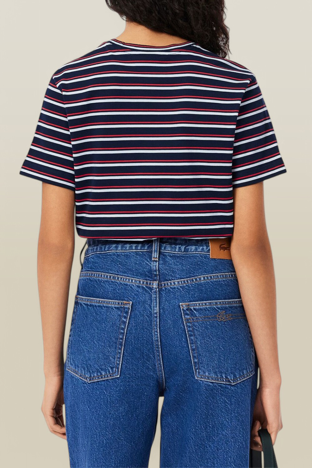 תמונת דוגמן אחורית של חולצת טי LACOSTE
