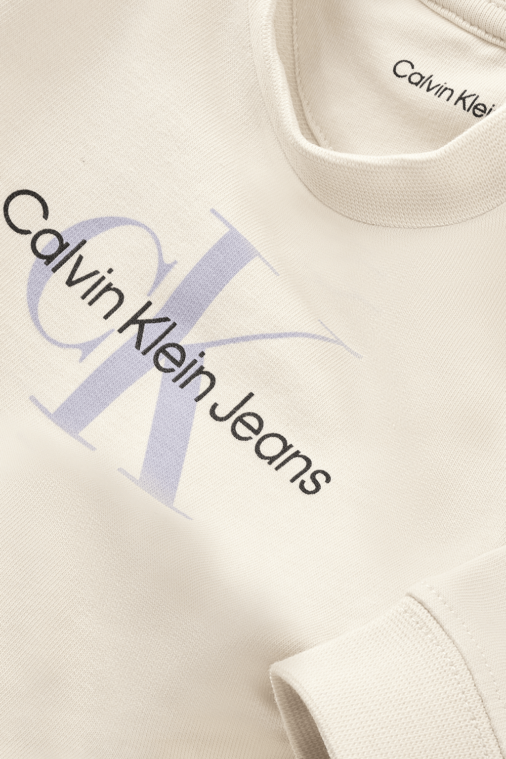 תמונה אחורית של סט סווטשירט ומכנסיים CALVIN KLEIN