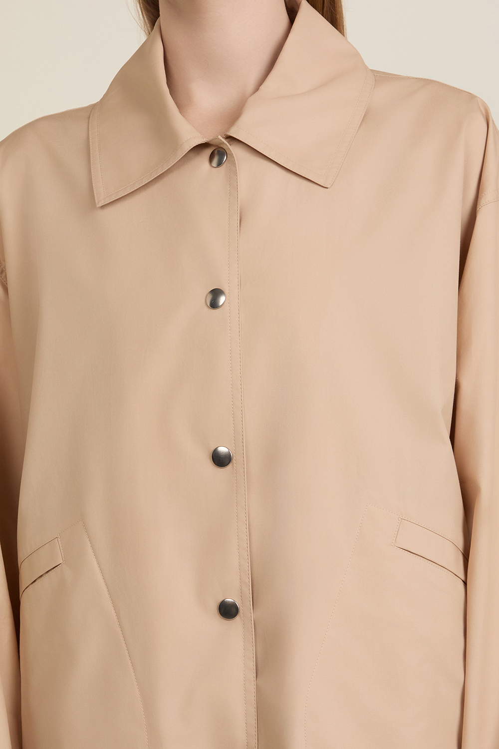 תמונת תקריב דוגמן של ז'קט כותנה JIL SANDER