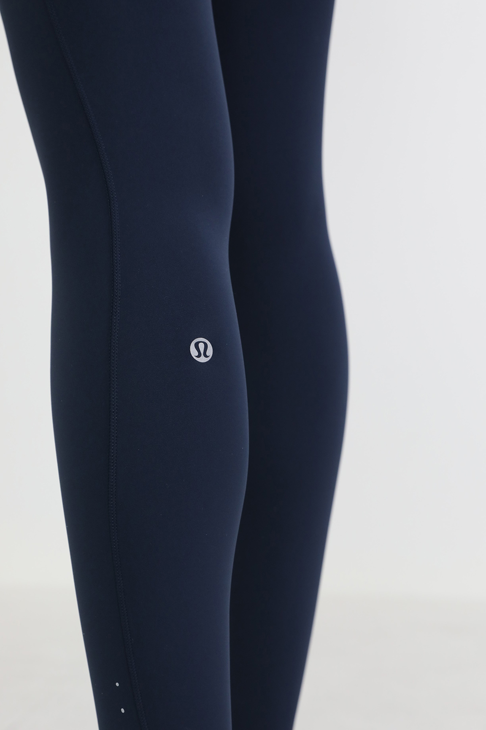 תמונת תקריב דוגמן של Fast and Free High-Rise Tight 28” Pockets
