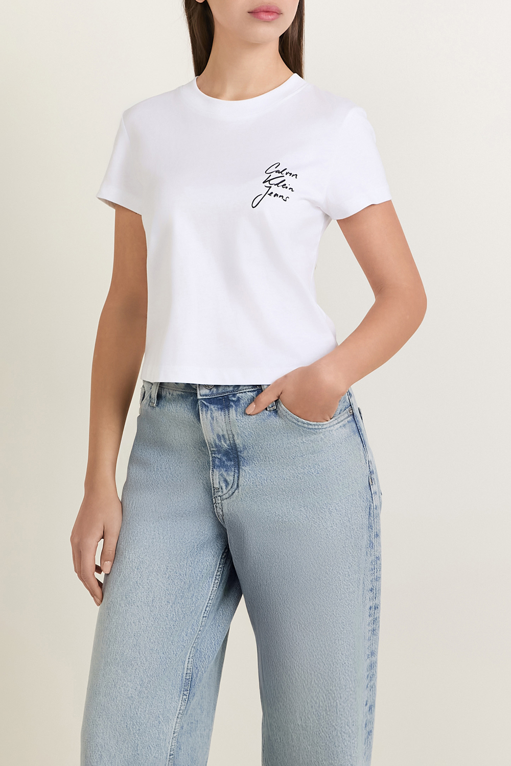תמונת דוגמן קידמית של חולצת טי סלים פיט CALVIN KLEIN
