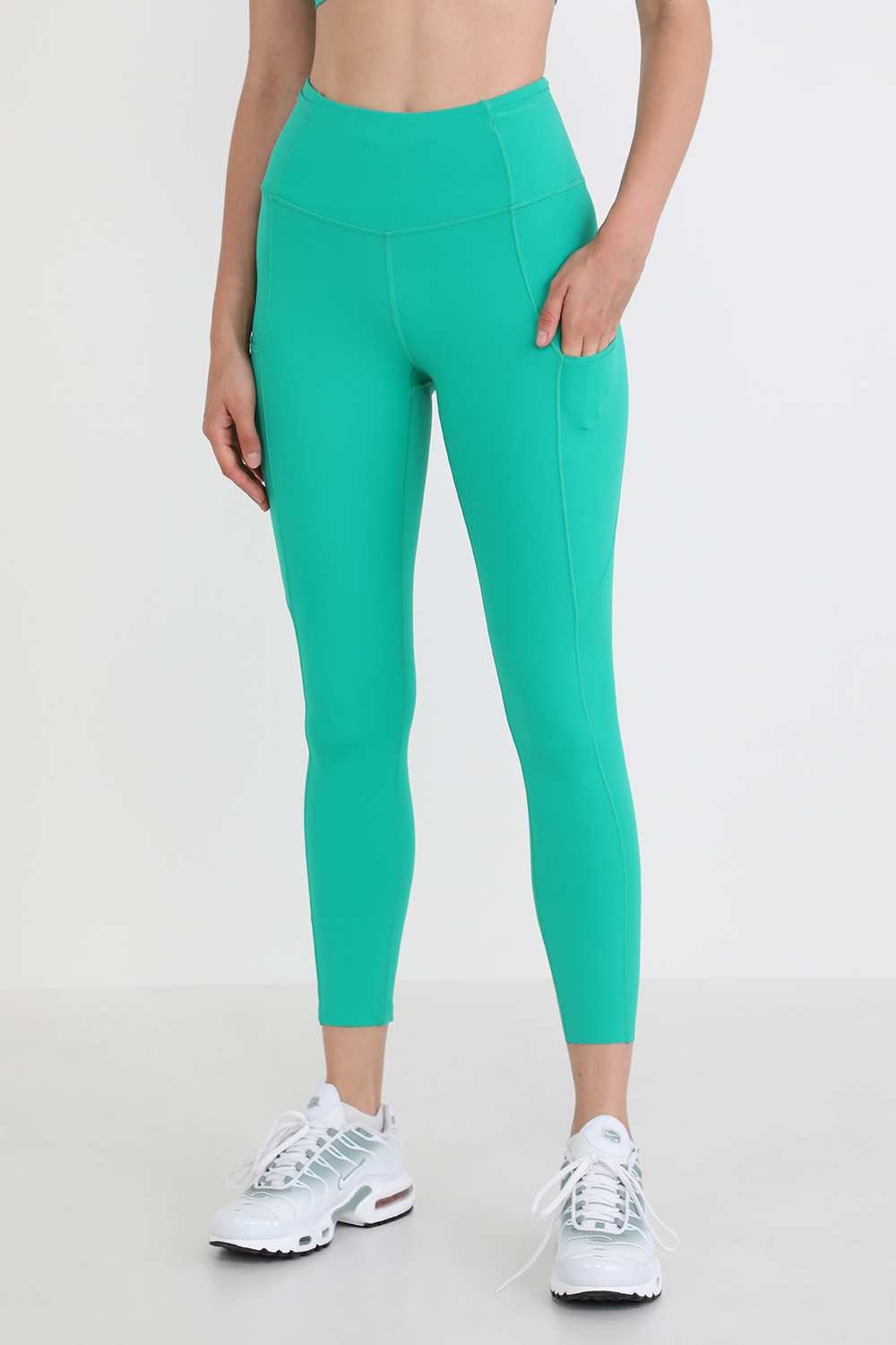 תמונת דוגמן קידמית של Fast and Free High-Rise Crop 23" *Pockets
