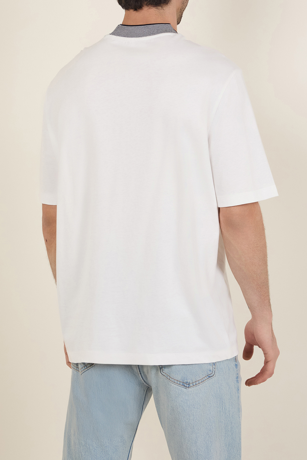 תמונת דוגמן אחורית של חולצת טי ARMANI EXCHANGE