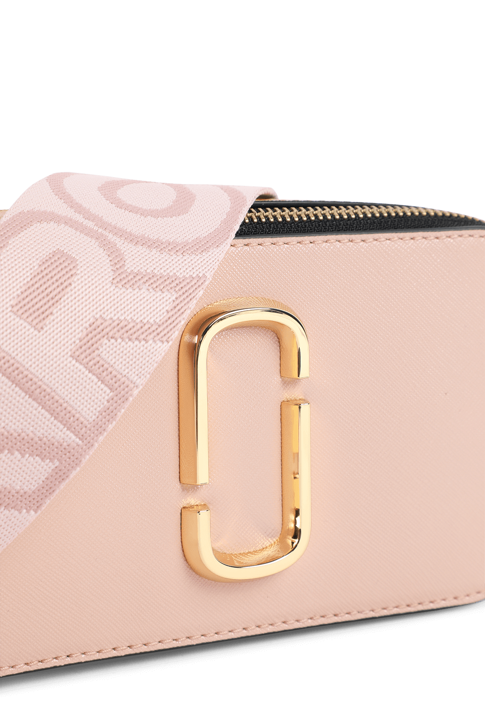 תמונת תקריב של תיק סנפשוט MARC JACOBS