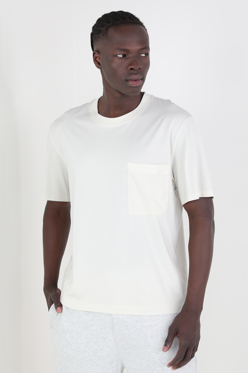 תמונת דוגמן קידמית של Fundamental Oversized T LULULEMON