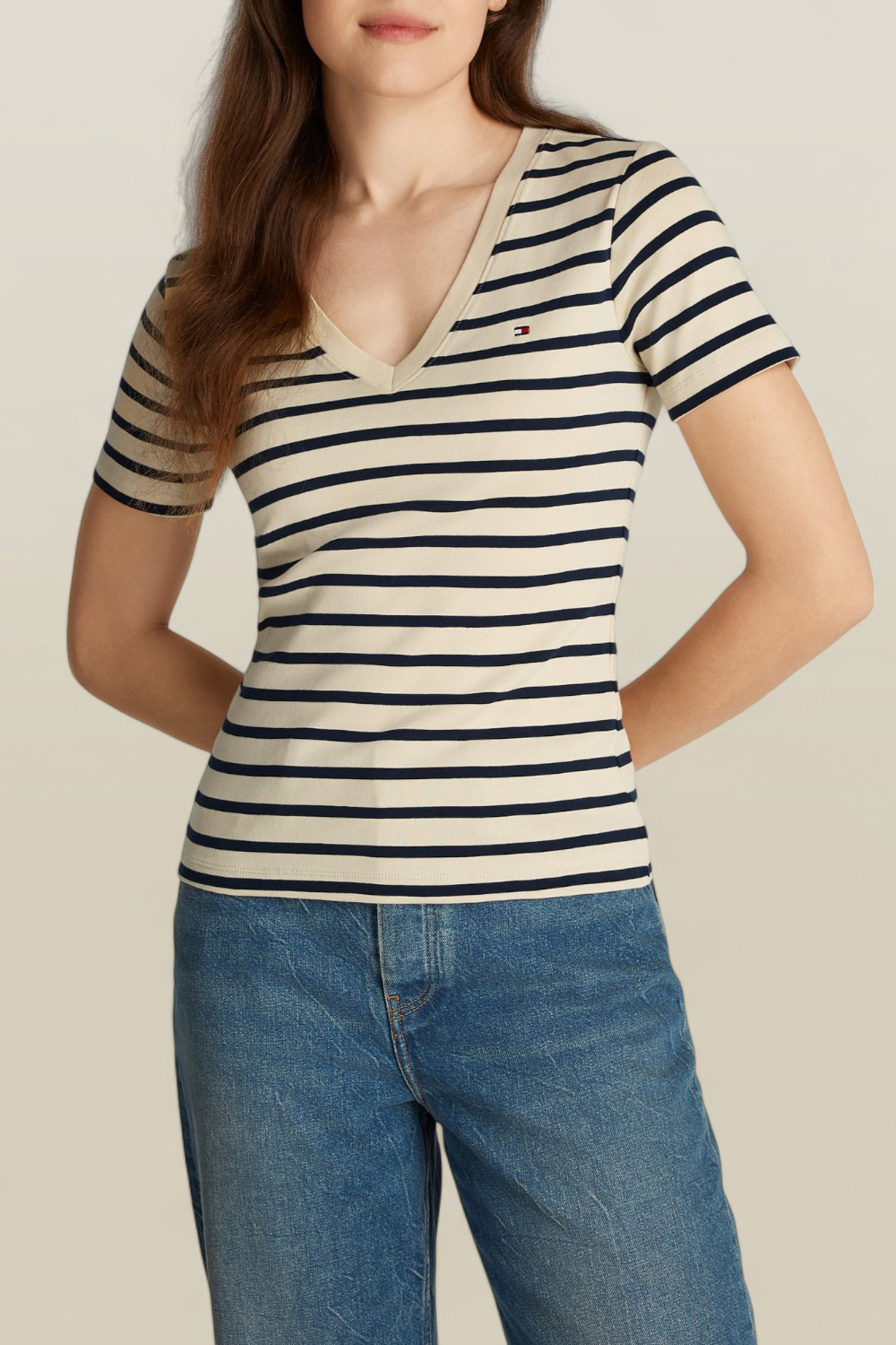 תמונת דוגמן קידמית של חולצת טי סלים TOMMY HILFIGER