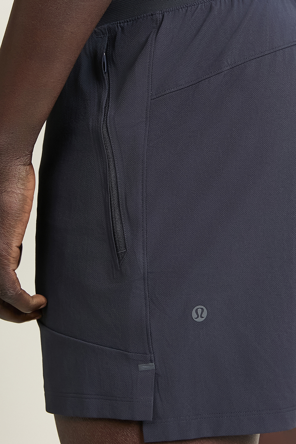 תמונת תקריב דוגמן של License To Train Short 5 *LL LULULEMON