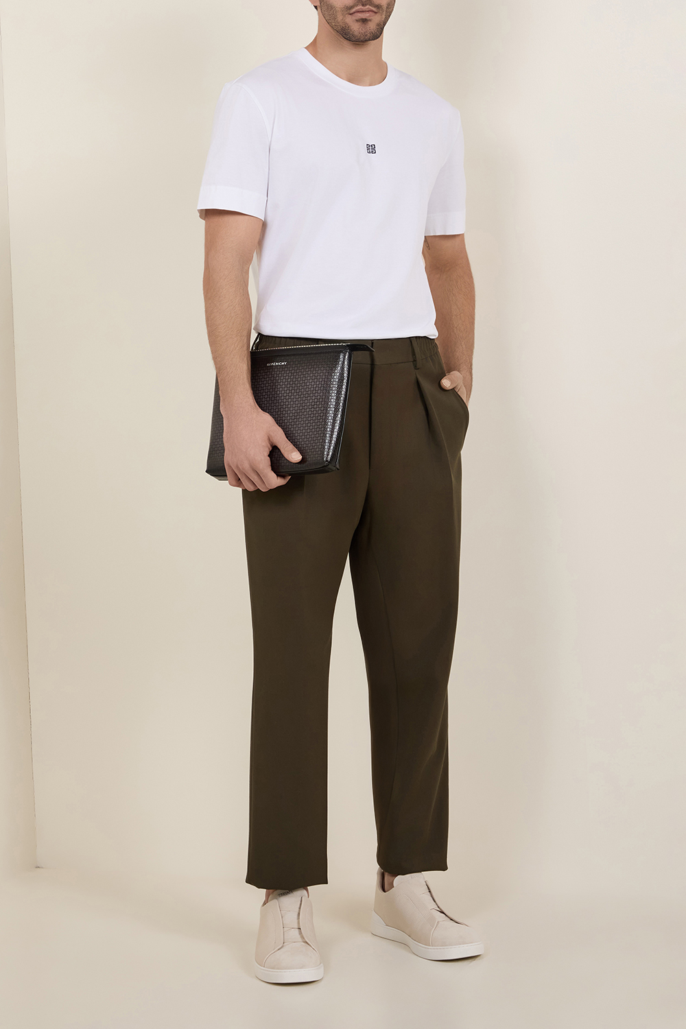 תמונת דוגמן קידמית של תיק קלאץ' GIVENCHY