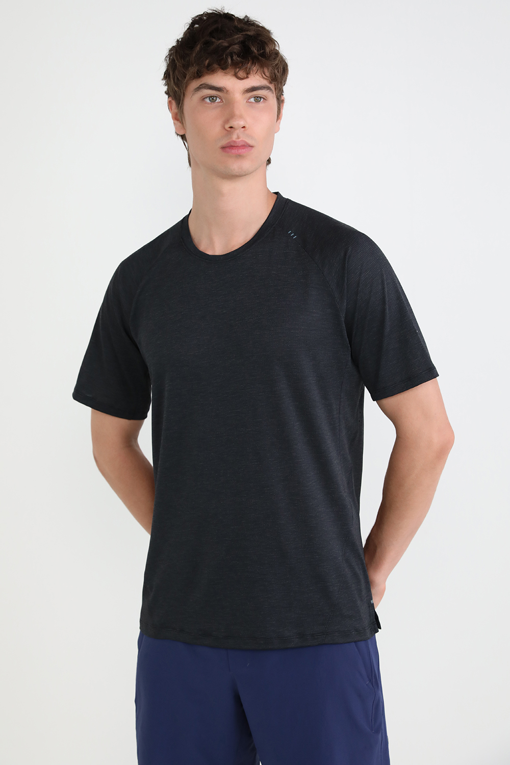 תמונת דוגמן קידמית של Ultralight Training Short Sleeve