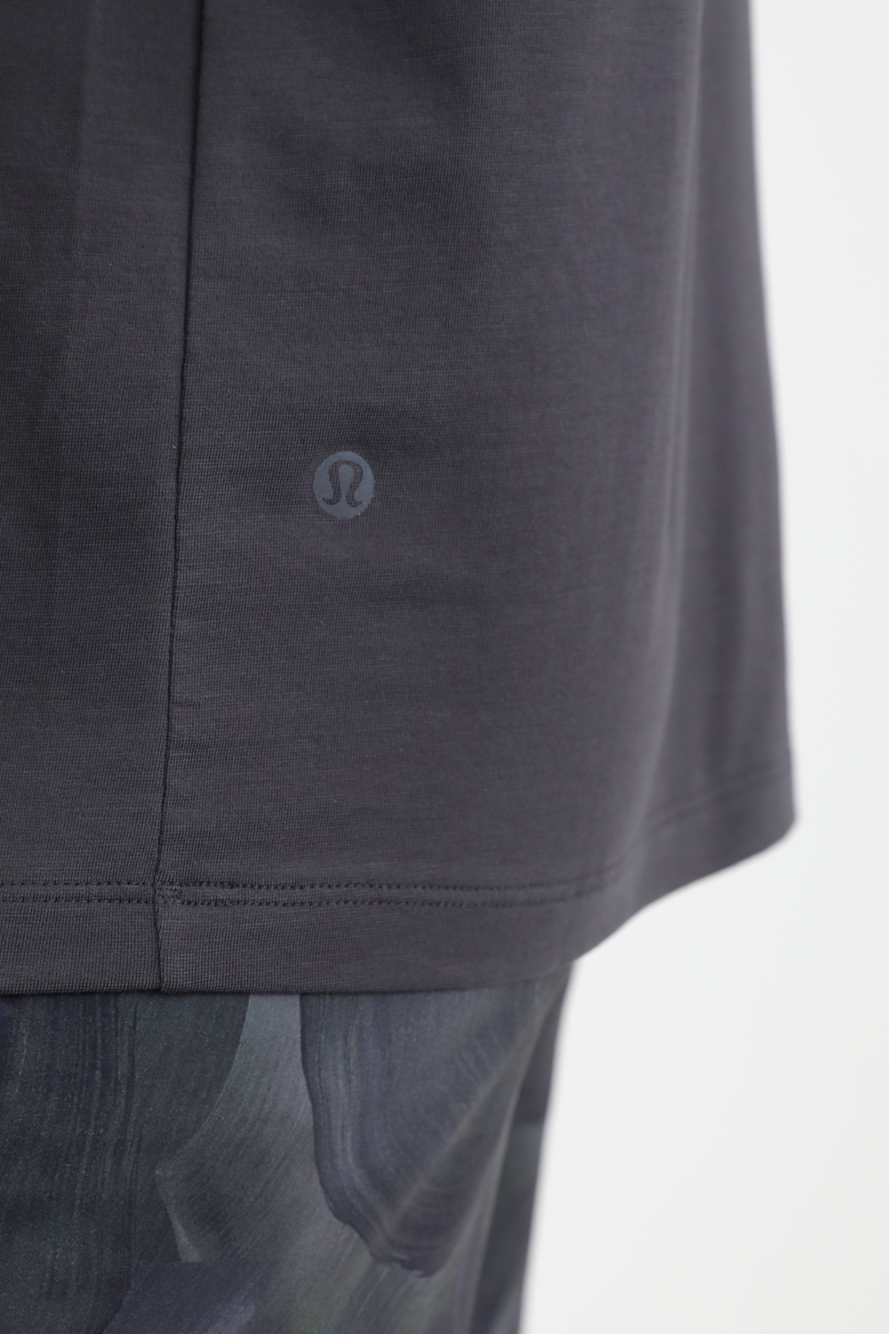 תמונת תקריב דוגמן של Zeroed In Short Sleeve Shirt LULULEMON
