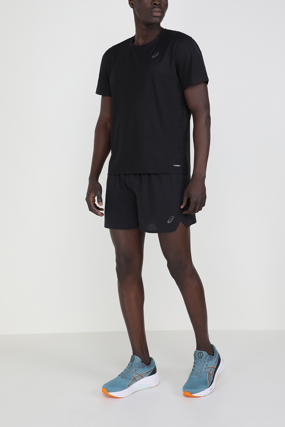 תמונת דוגמן קידמית של נעלי סניקרס ג'ל קיאנו 30 ASICS