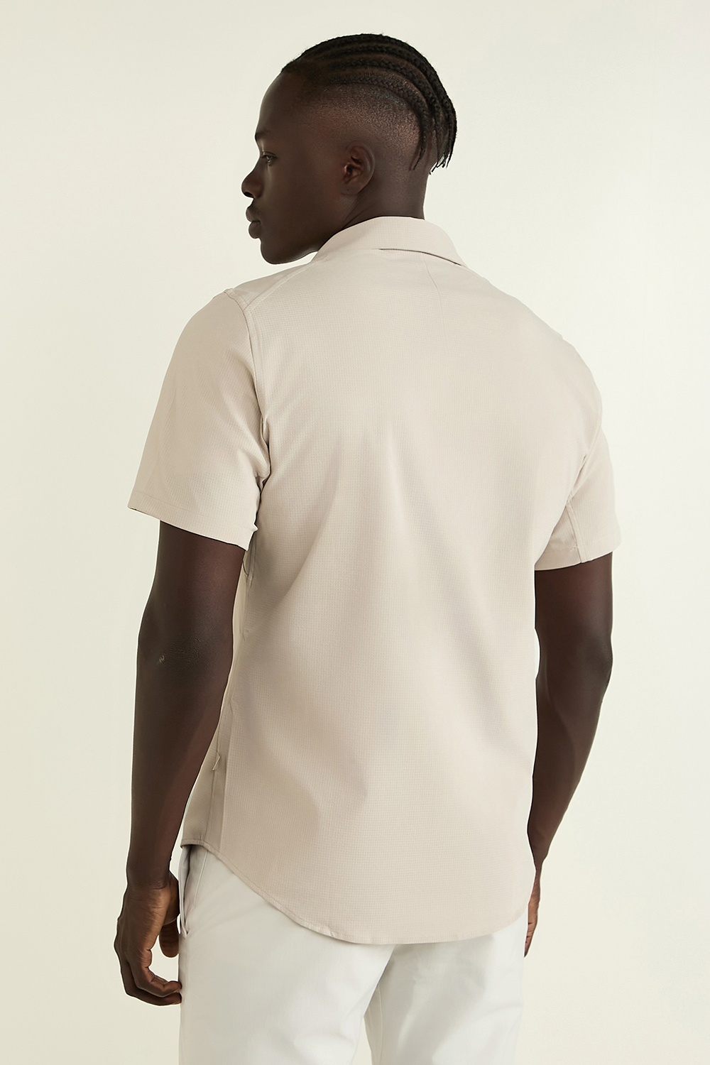 תמונת דוגמן אחורית של Airing Easy Short Sleeve Shirt LULULEMON