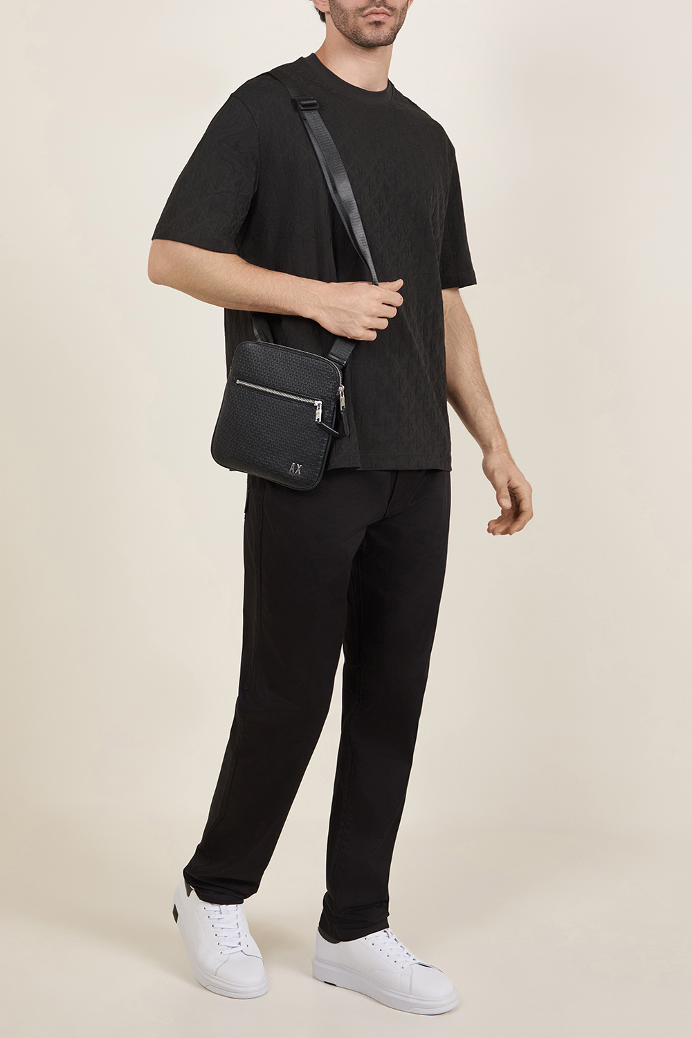 תמונת דוגמן קידמית של תיק קרוסבודי ARMANI EXCHANGE