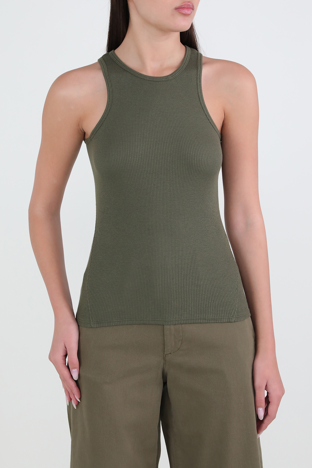 תמונת דוגמן קידמית של גופיית ריב RAG & BONE