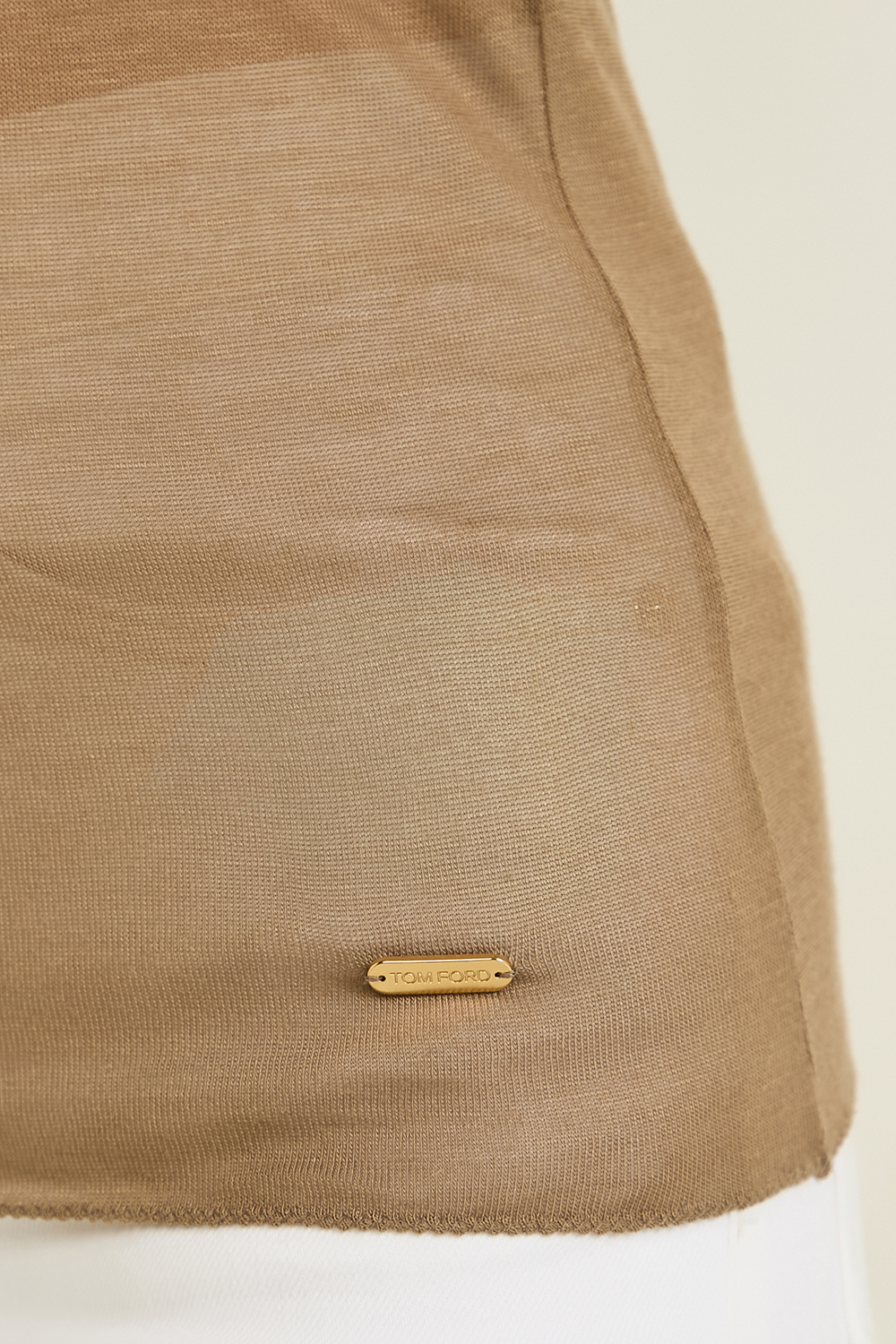 תמונת תקריב דוגמן של גופייה TOM FORD