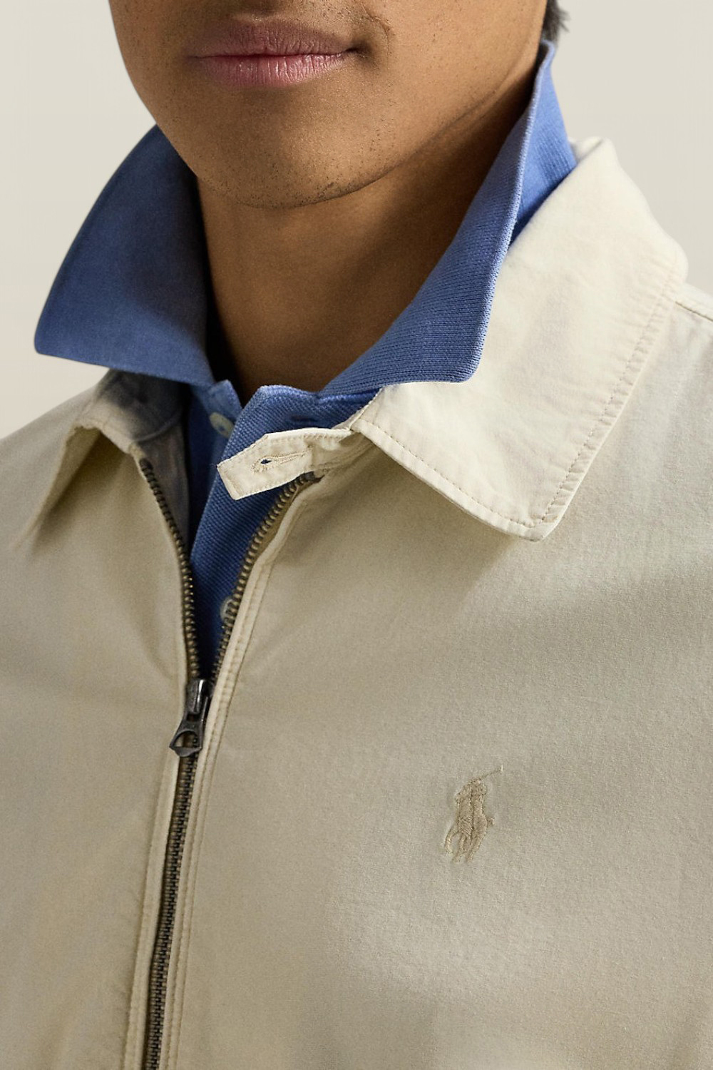 תמונת תקריב דוגמן של ז'קט כותנה קל POLO RALPH LAUREN