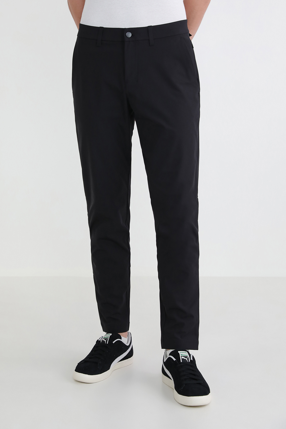 תמונת דוגמן קידמית של ABC Slim-Fit Pant 32