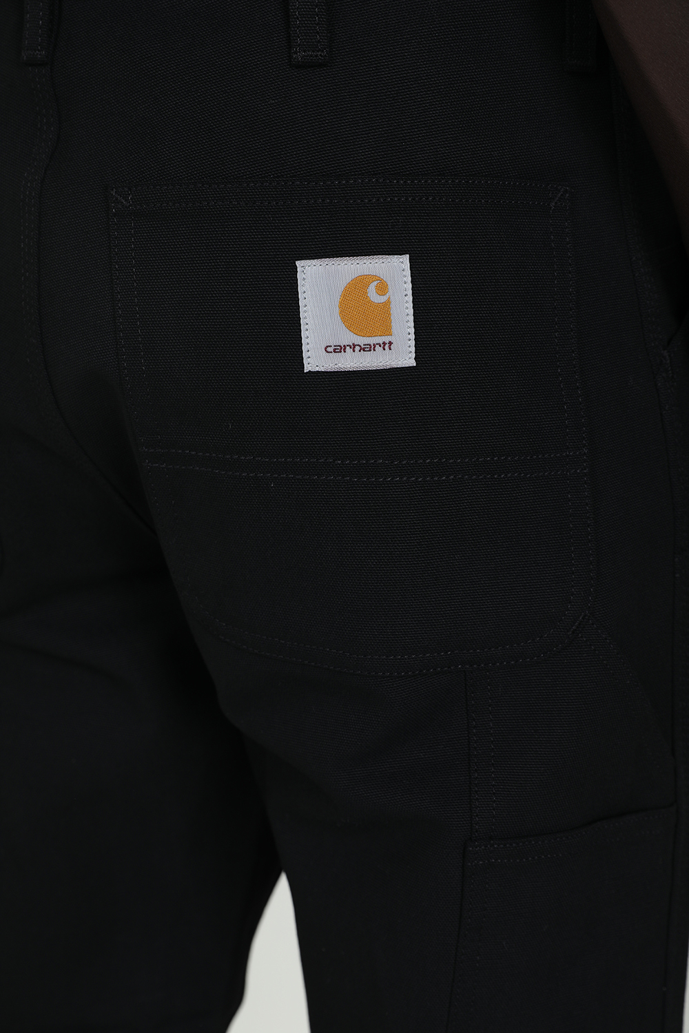 תמונת תקריב דוגמן של מכנסיים ארוכים CARHARTT WIP