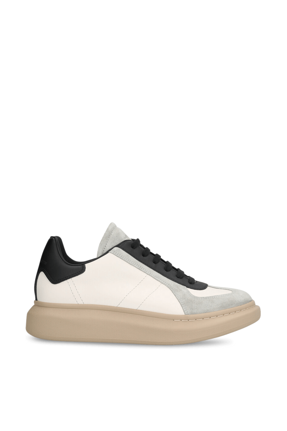 תמונה קידמית של נעלי סניקרס אוברסייז רטרו ALEXANDER MCQUEEN