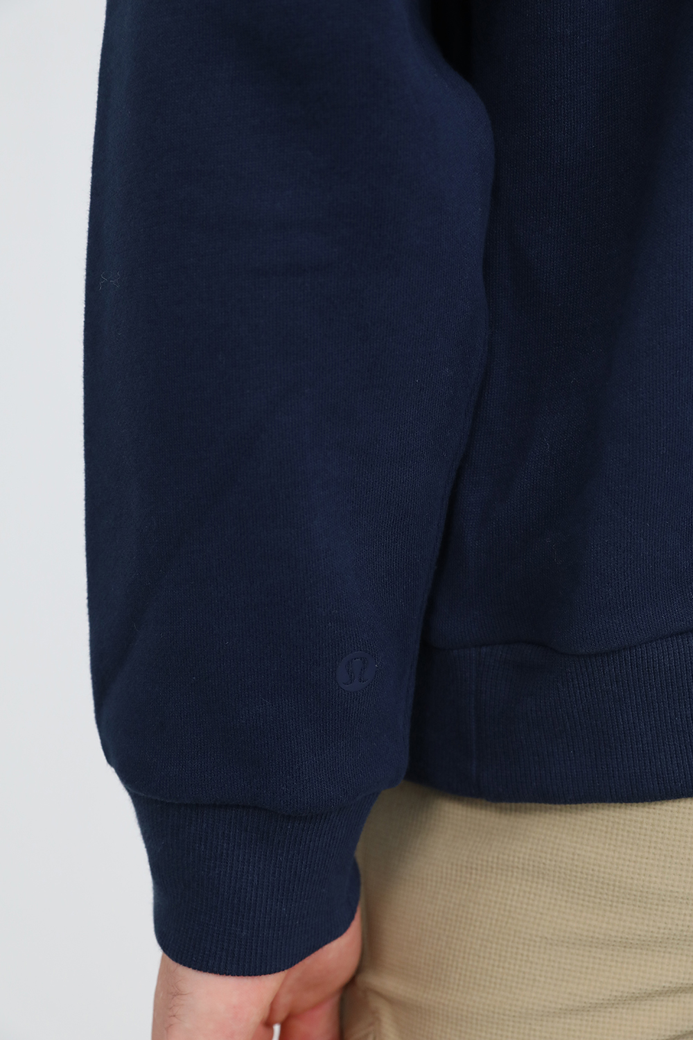 תמונת תקריב דוגמן של Steady State Hoodie