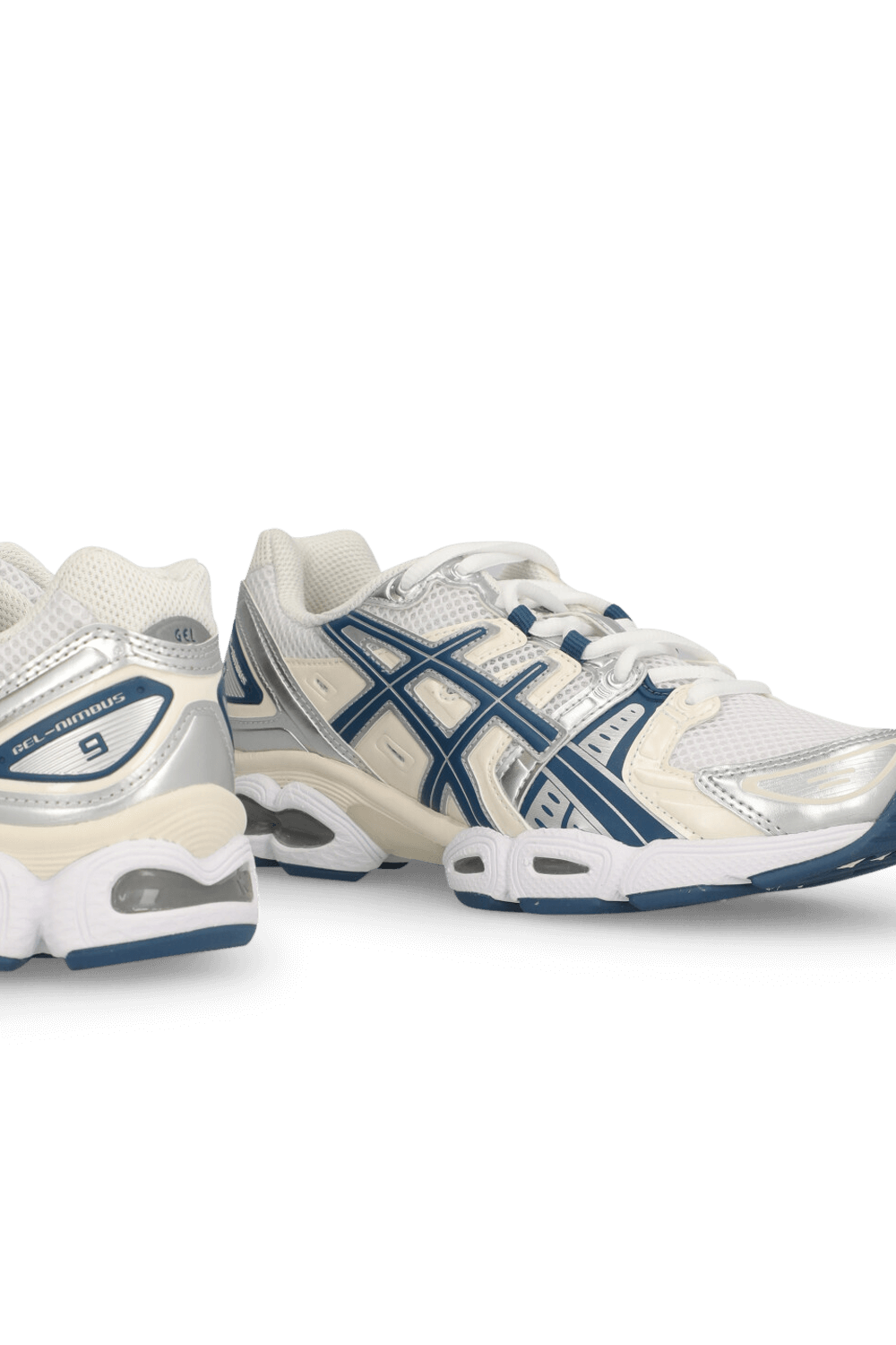 תמונת תקריב של נעלי ריצה ג'ל נימבוס 9 ASICS
