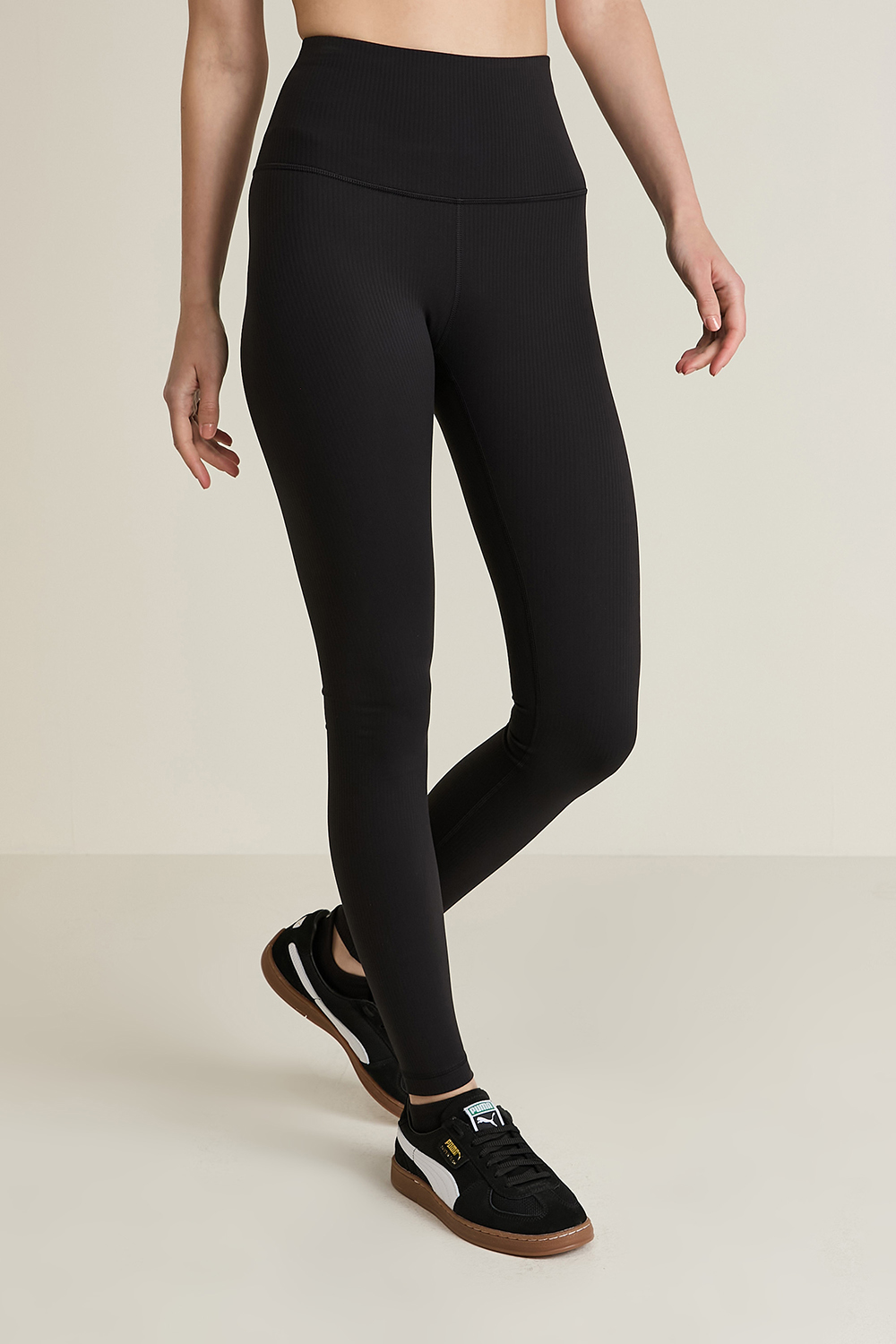 תמונת דוגמן קידמית של Wunder Train High-Rise Tight 28" Rib LULULEMON