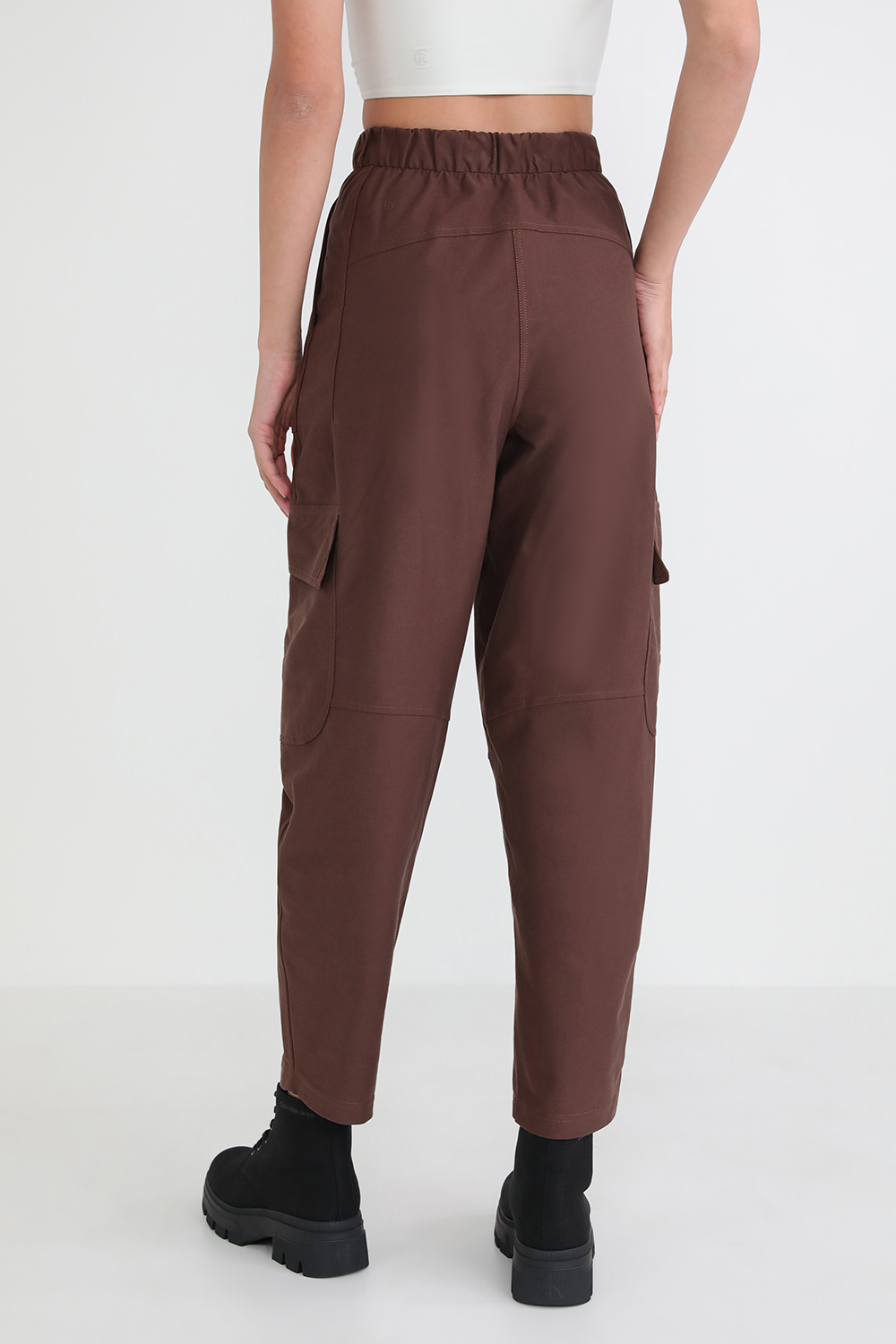 תמונת דוגמן אחורית של Light Utilitech Cargo Pocket High-Rise Pant