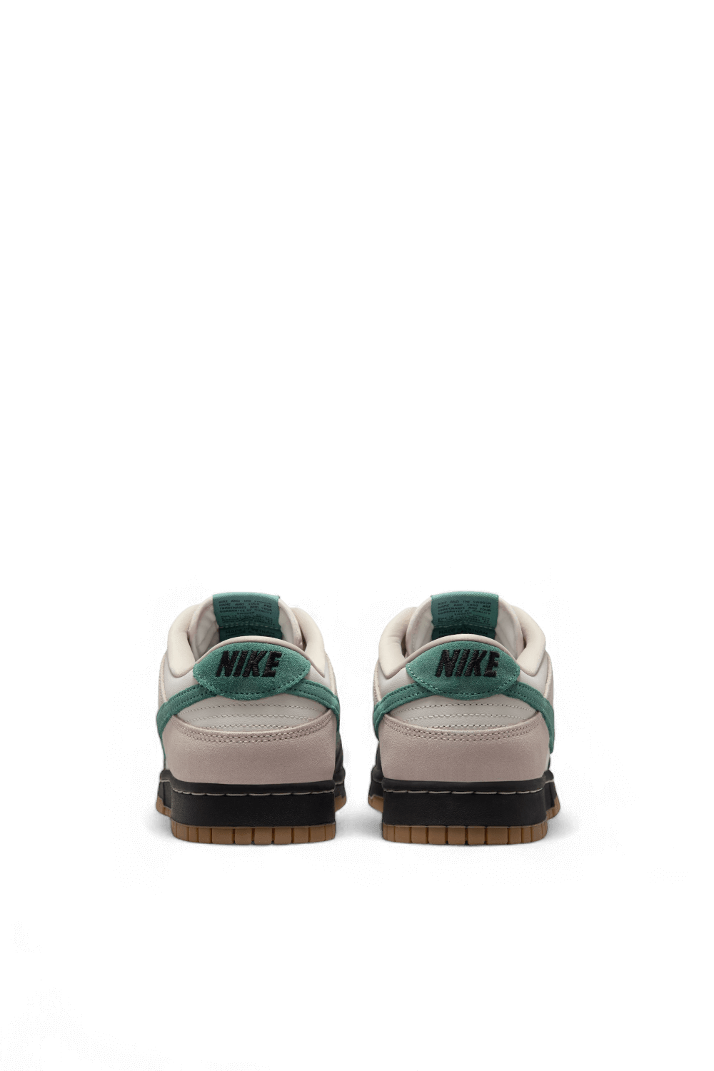 תמונת תקריב של נעלי סניקרס דאנק NIKE