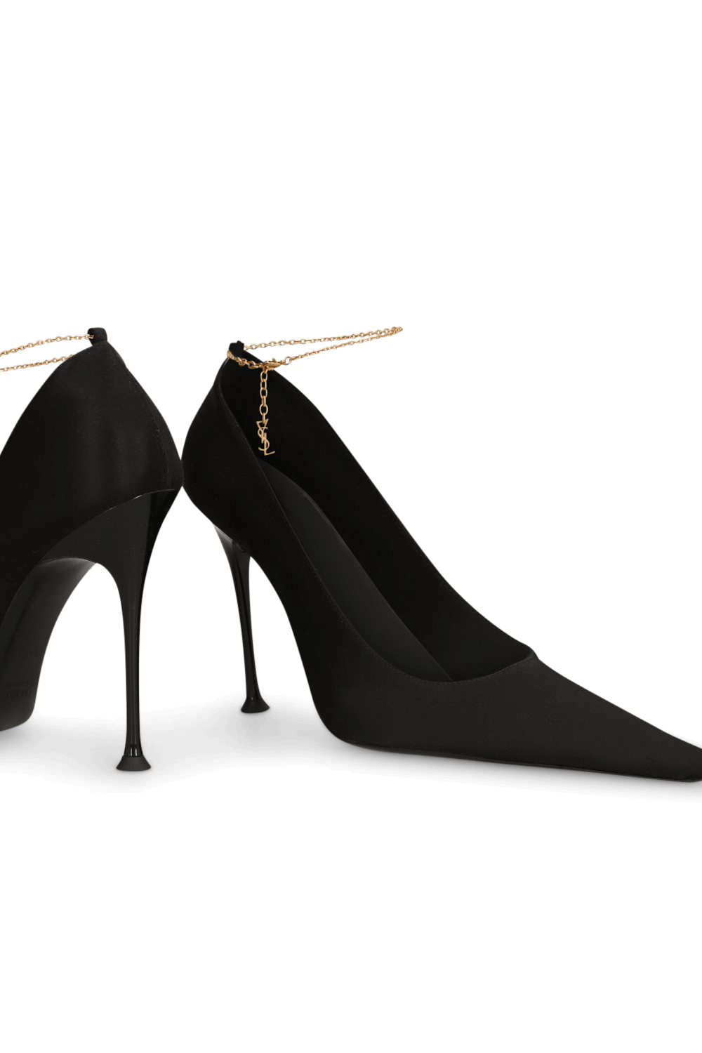 תמונת תקריב של נעלי עקב עם צמיד קרסול SAINT LAURENT