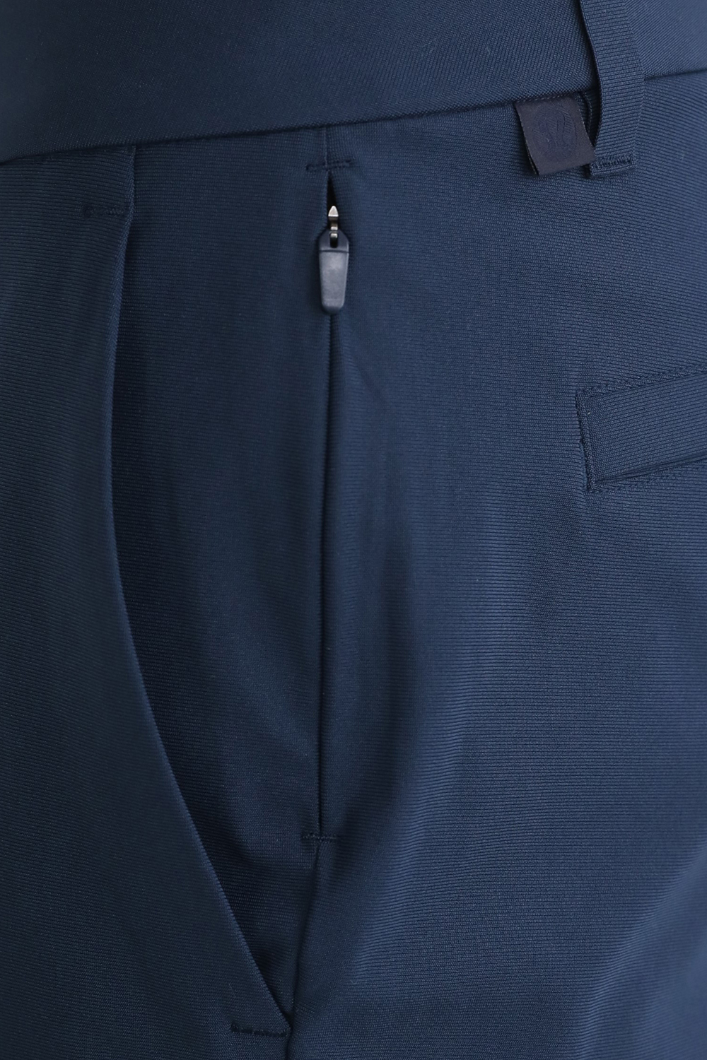 תמונת תקריב דוגמן של ABC Slim-Fit Pant 30