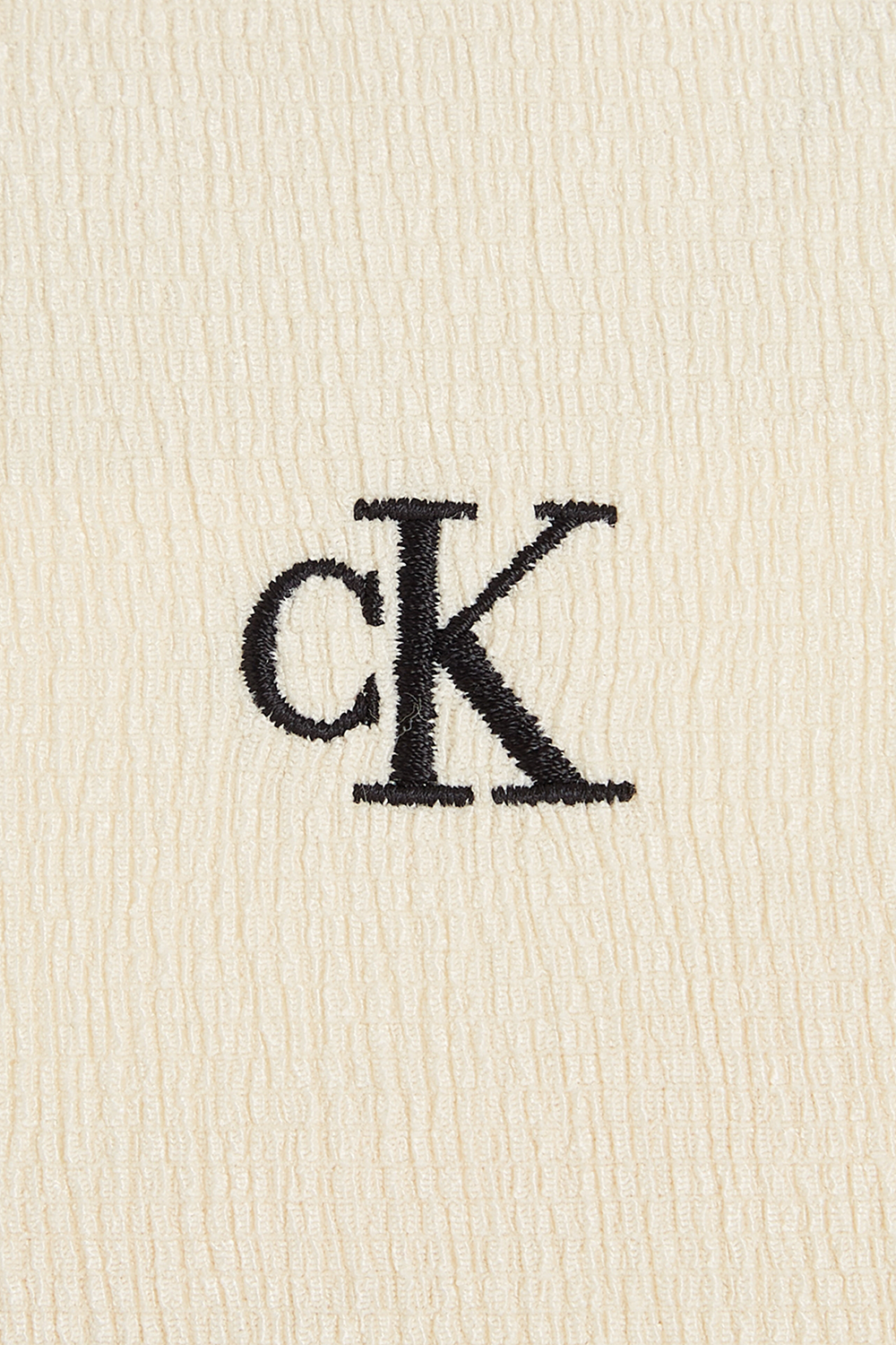 תמונת תקריב של חולצת טי- גילאי 4-16 שנים CALVIN KLEIN