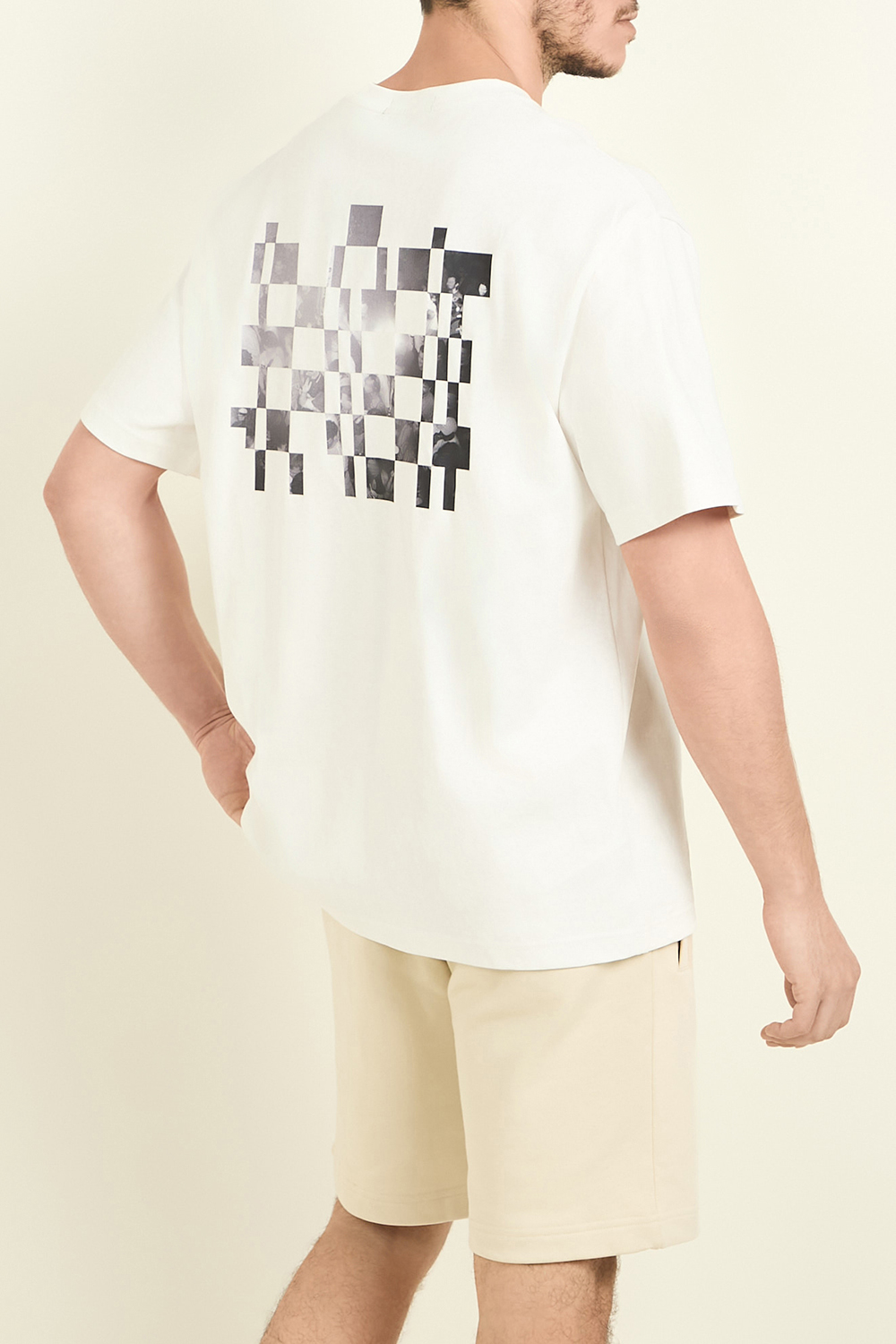 תמונת דוגמן אחורית של חולצת טי FRED PERRY