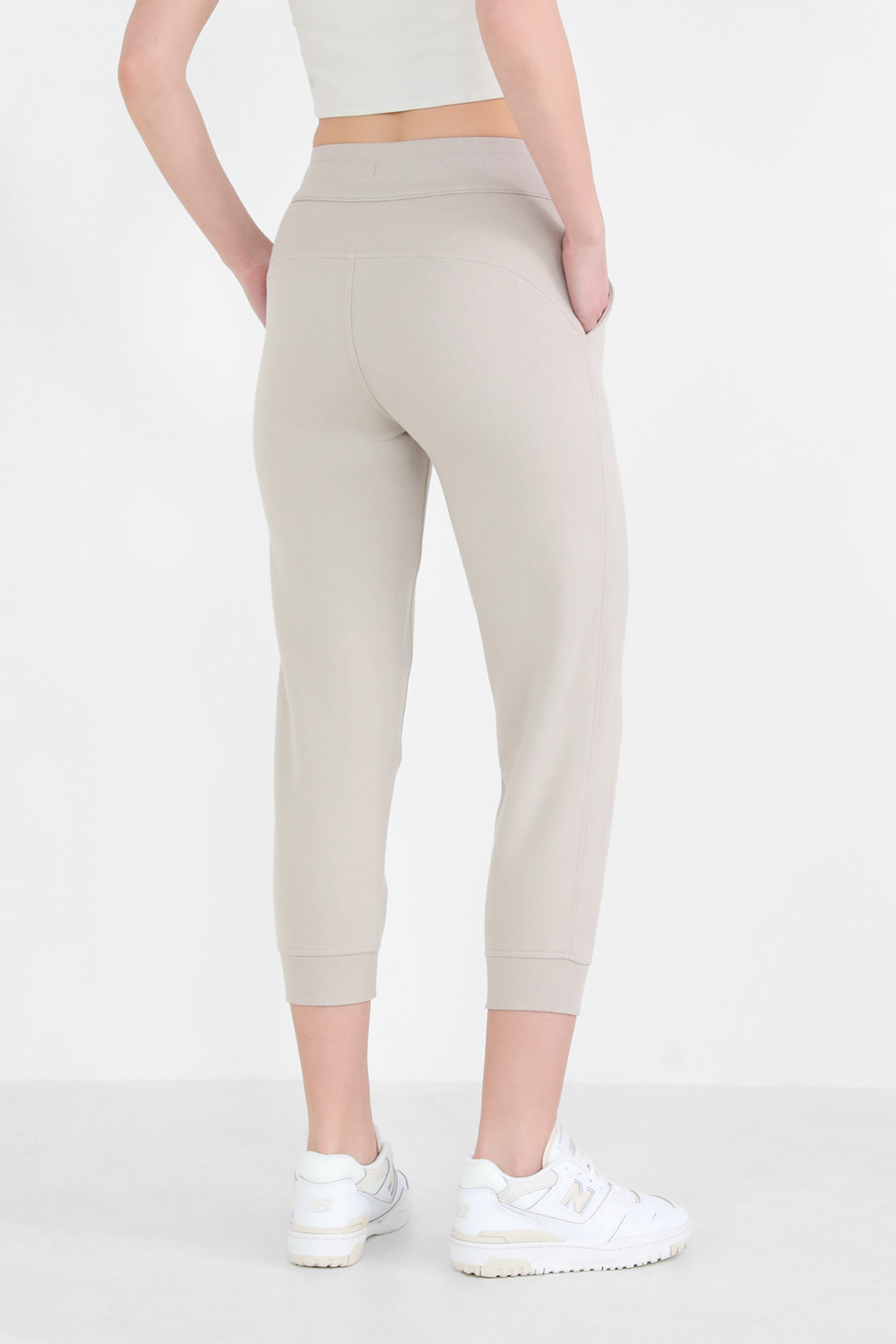 תמונת דוגמן אחורית של Scuba Hr Jogger Crop LULULEMON