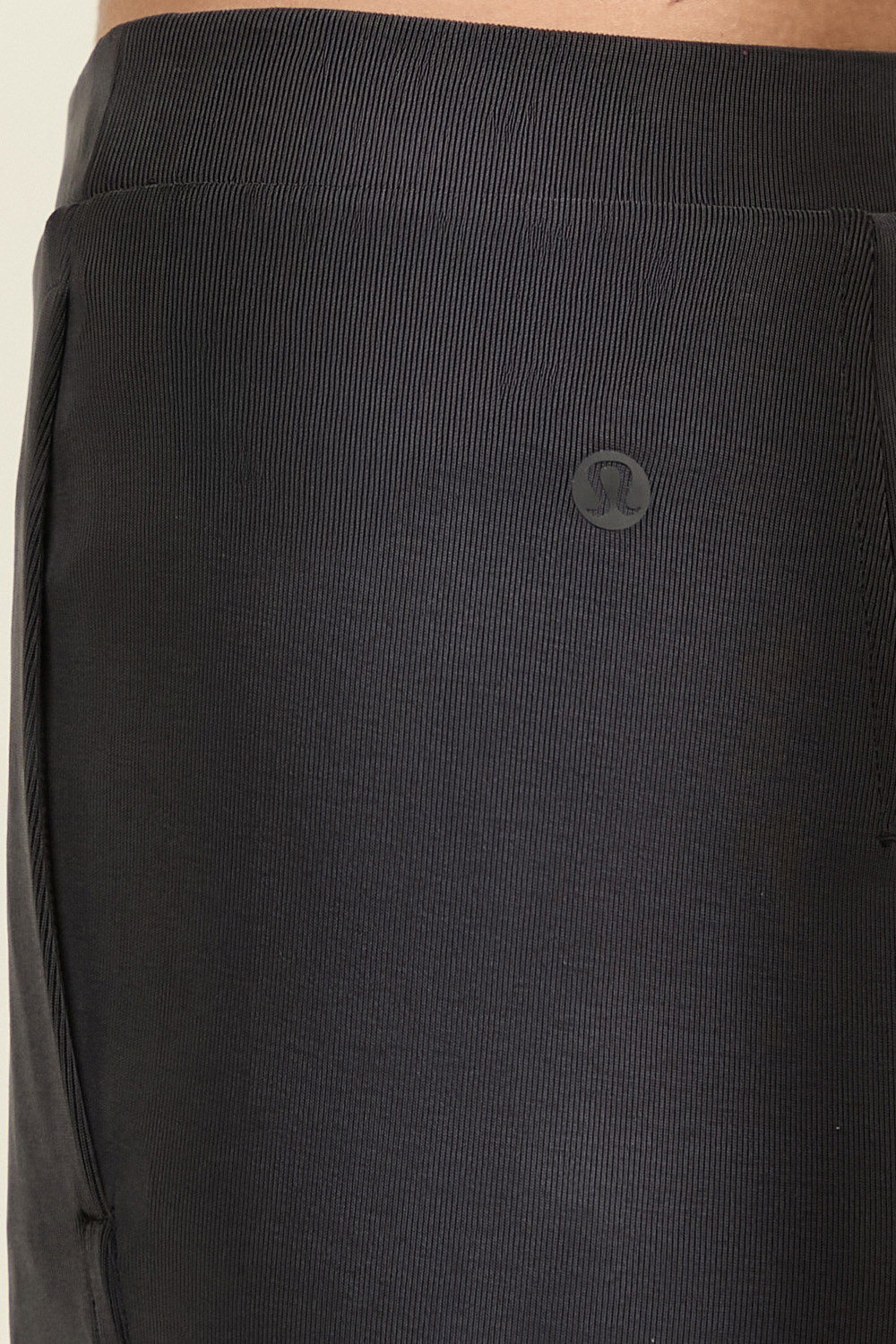 תמונת תקריב דוגמן של Drapey Softstreme Flared Pant LULULEMON