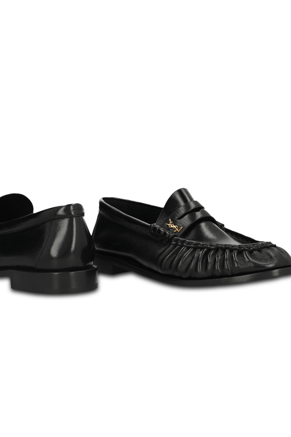 תמונת תקריב של מוקסינים מעור SAINT LAURENT