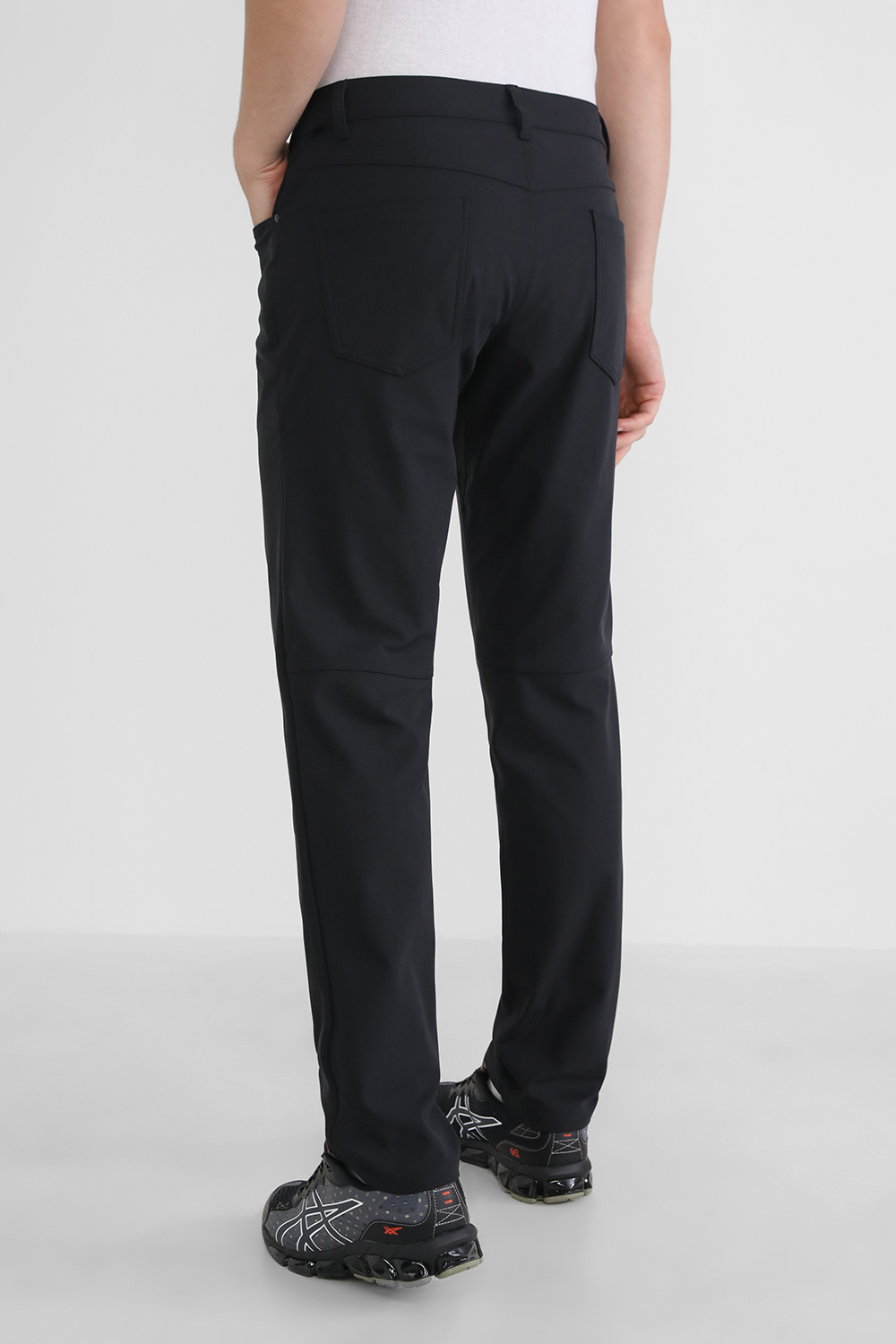 תמונת דוגמן אחורית של ABC Pant Classic 32"L