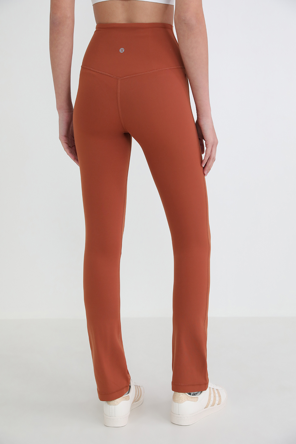 תמונת דוגמן אחורית של Align HR Mini Flare Pant 32