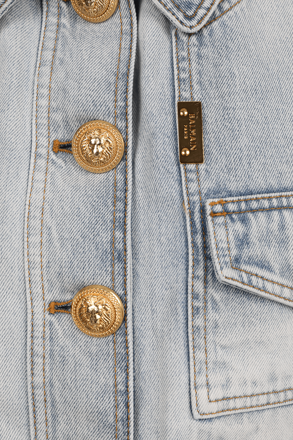 תמונה אחורית של ז'קט ג'ינס בגזרת קרופ BALMAIN