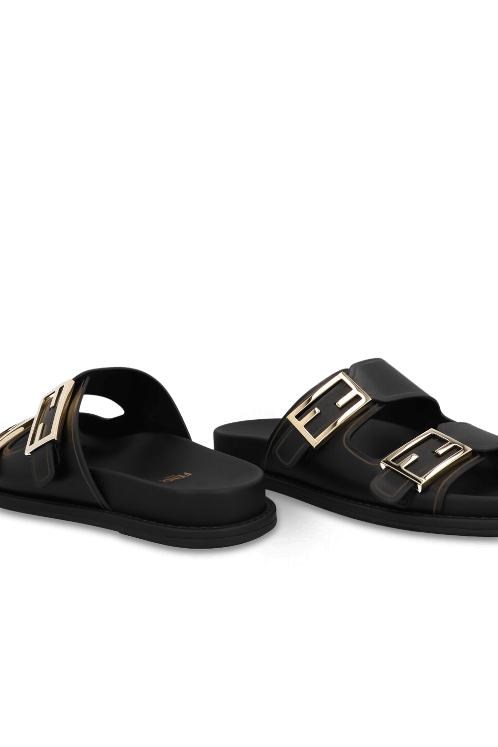 תמונת תקריב של סנדלים מעור FENDI