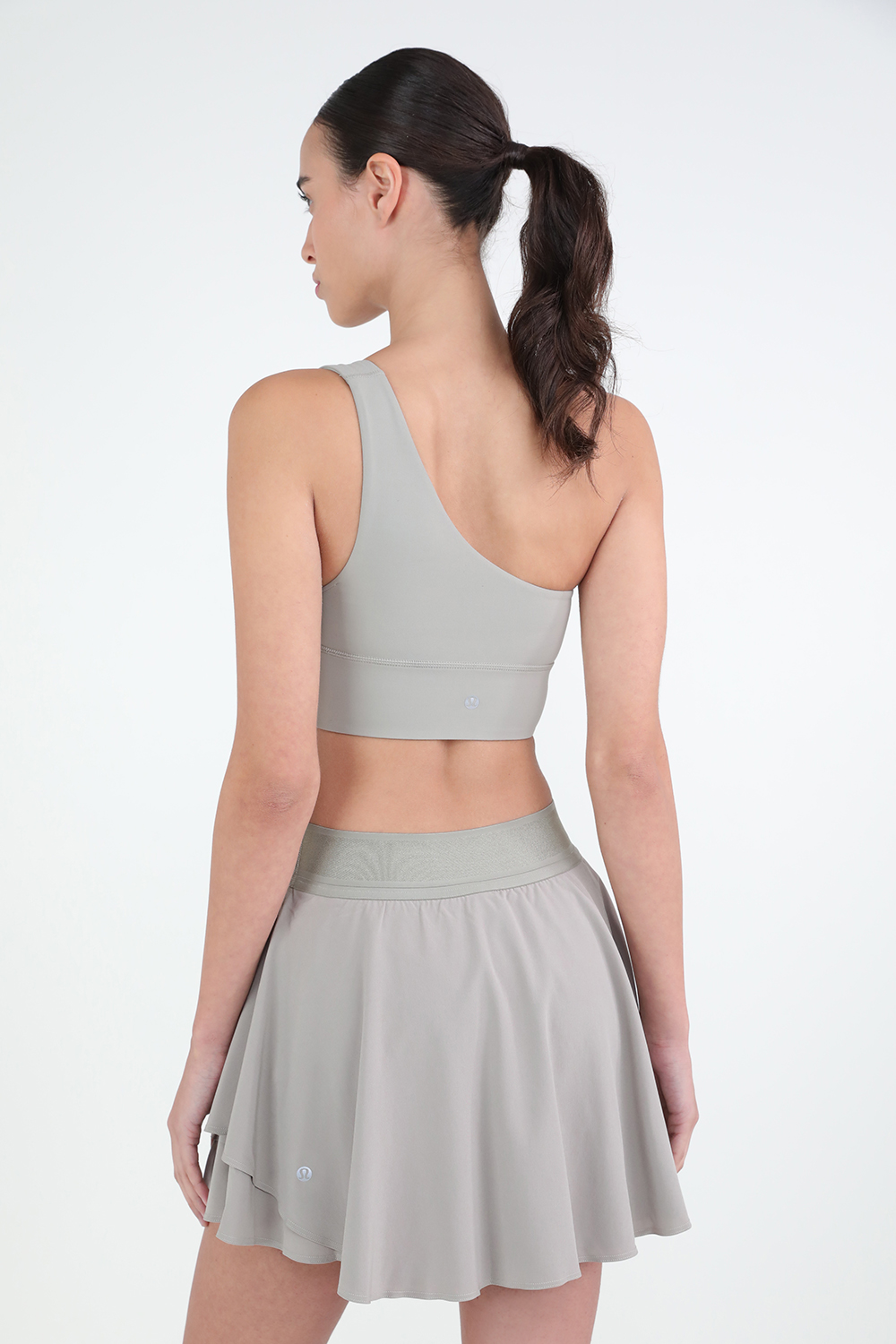 תמונת דוגמן אחורית של Align™ Asymmetrical Bra, A/B Cup LULULEMON