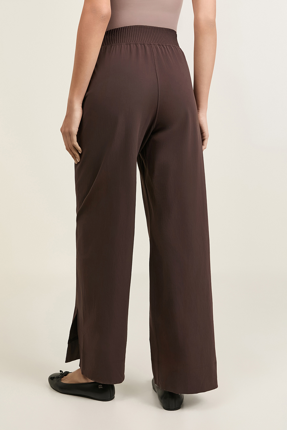 תמונת דוגמן אחורית של Stretch Woven Wide-Leg High-Rise Pant LULULEMON