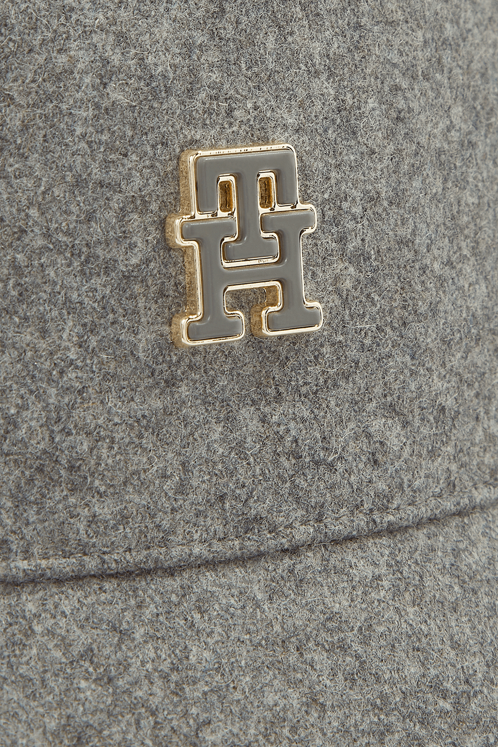 תמונת תקריב של כובע באקט צמר TOMMY HILFIGER