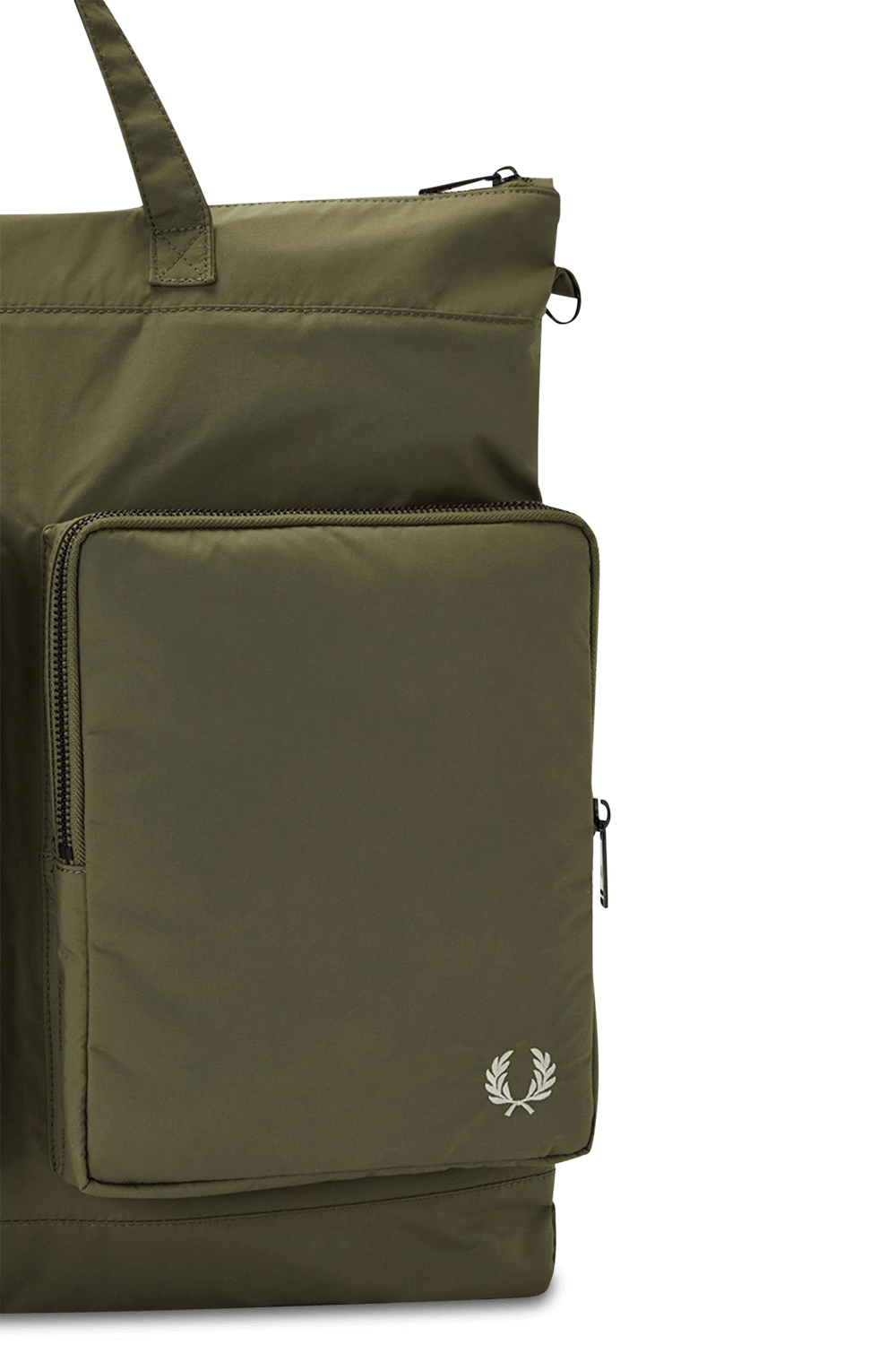 תמונת תקריב של תיק נשיאה FRED PERRY